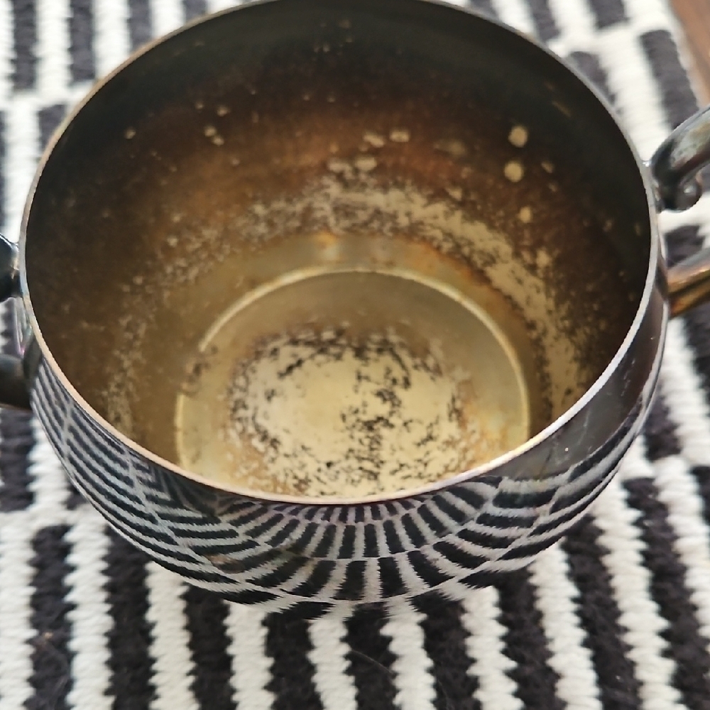 Elegant Silver Creamer and Sugar Bowl Set - Picture 4 of 5